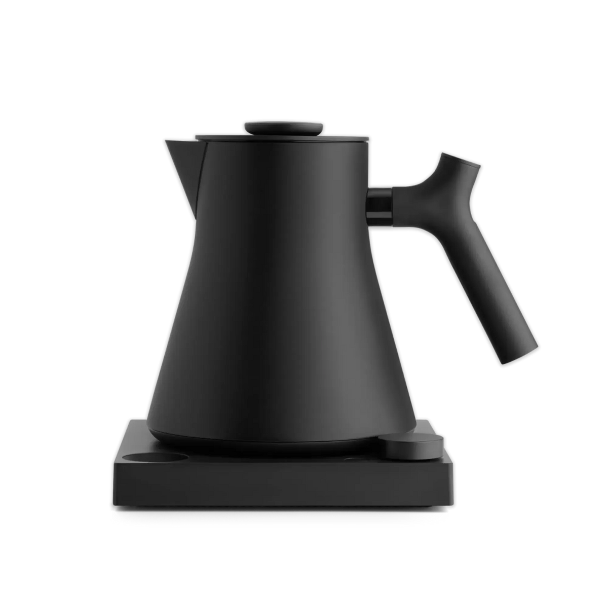 Minimalistischer schwarzer Wasserkocher mit konischer Form auf passender quadratischer Basis