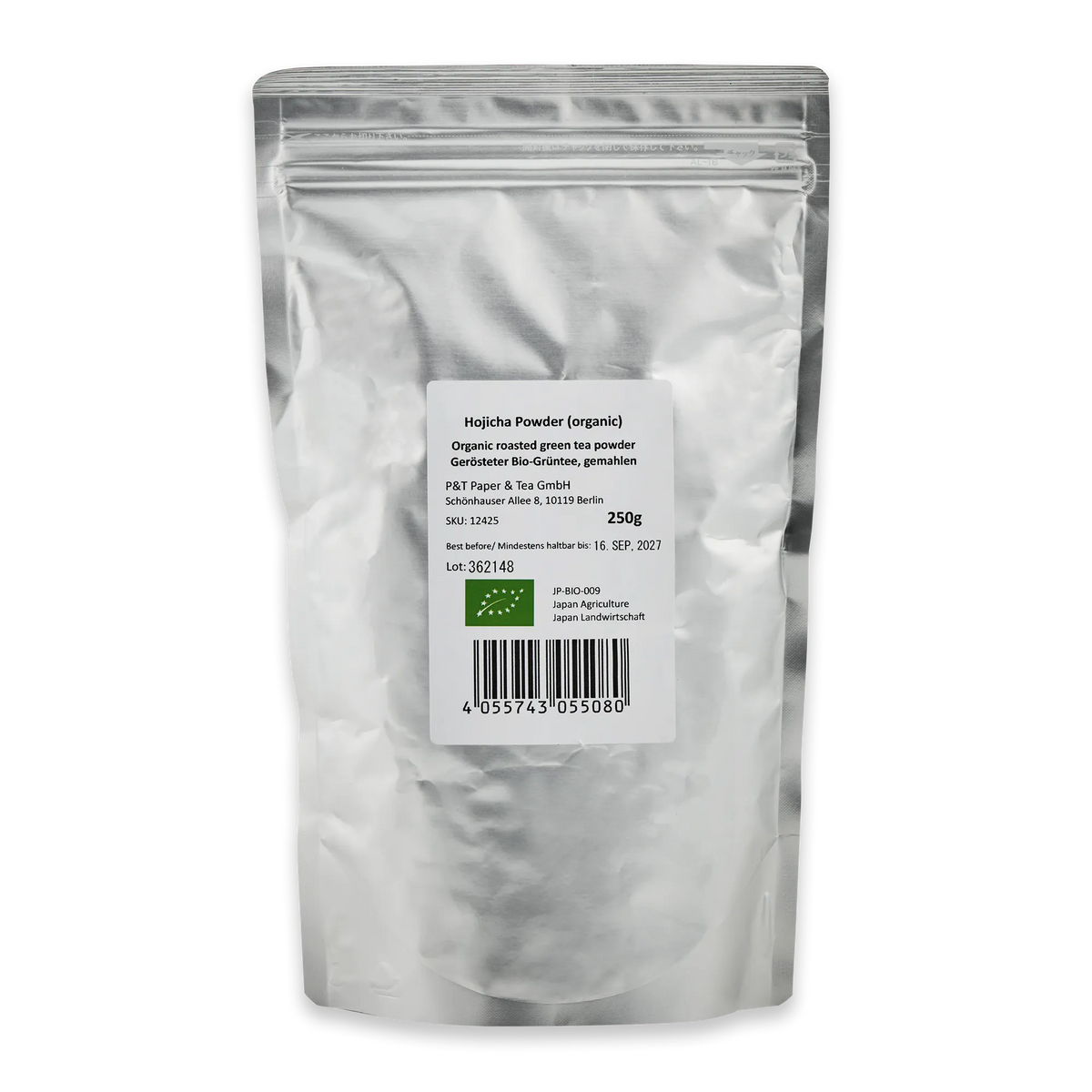 Silberner, wiederverschließbarer Beutel mit weißem Etikett und Bio-zertifiziertem Hojicha Pulver von P&T, 250g