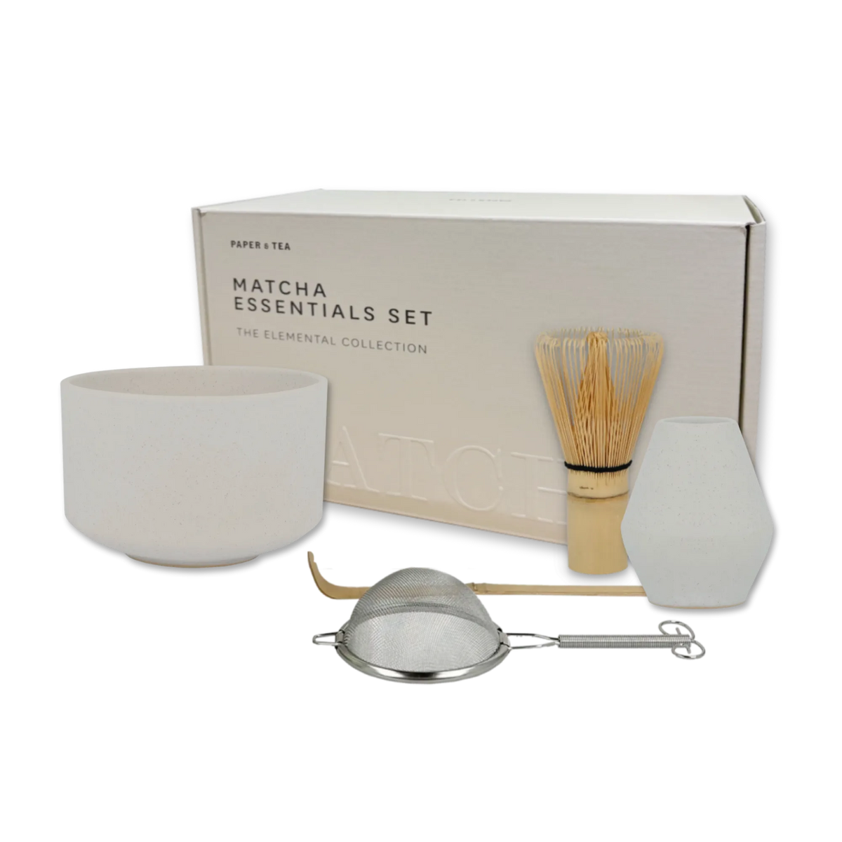 Minimalistisches Matcha-Set von PAPER & TEA mit Keramikschale, Bambusbesen, Teesieb und Bambuslöffel.